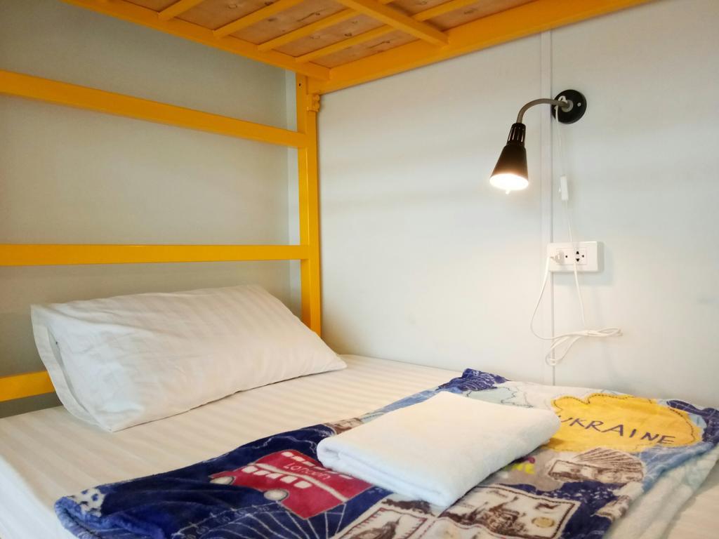 108Beds Hostel Si Racha Exterior foto
